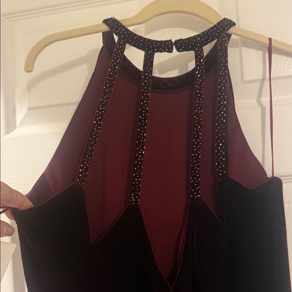 TITLE:
NWT Vintage Reggio Burgundy Velvet Beaded Halter Gown